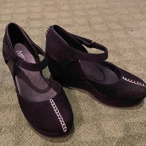 Antelope Platform Wedges with Contrast Stitching Sz 6.5/37